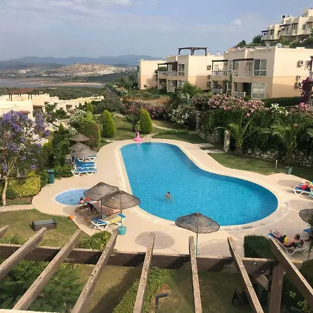 Turquoise Holiday Homes Apartament *